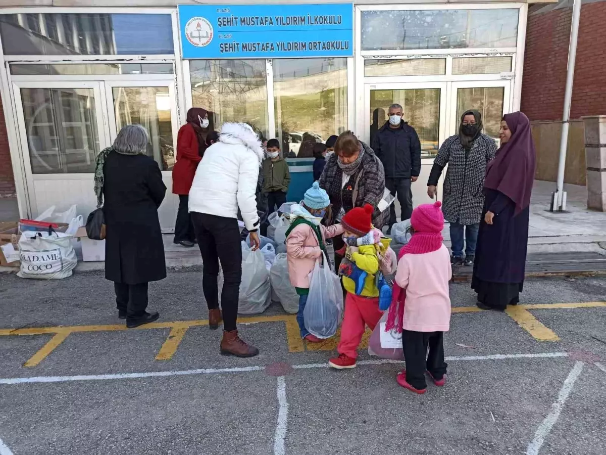 TKKD\'den ihtiyaç sahibi öğrencilere giysi ve kırtasiye yardımı