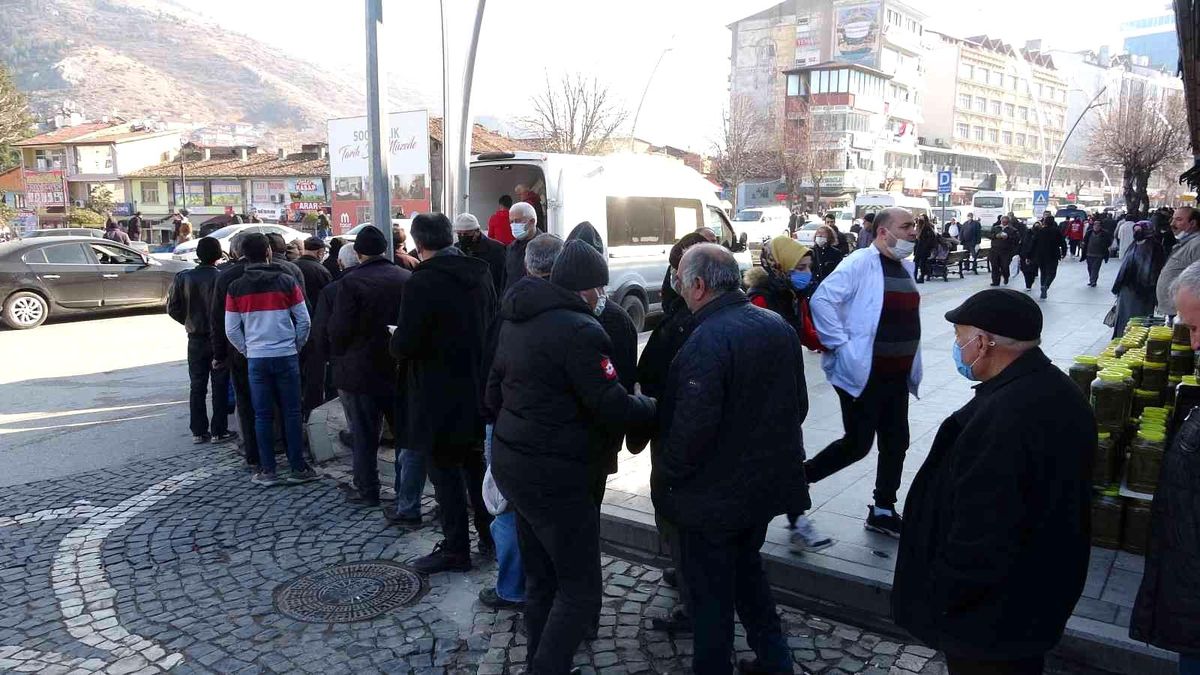 Tokat'ta ücretsiz balık kuyruğu
