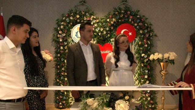 Türk ve Alman çift 2021 yılın son saatlerinde hayatlarını birleştirdi