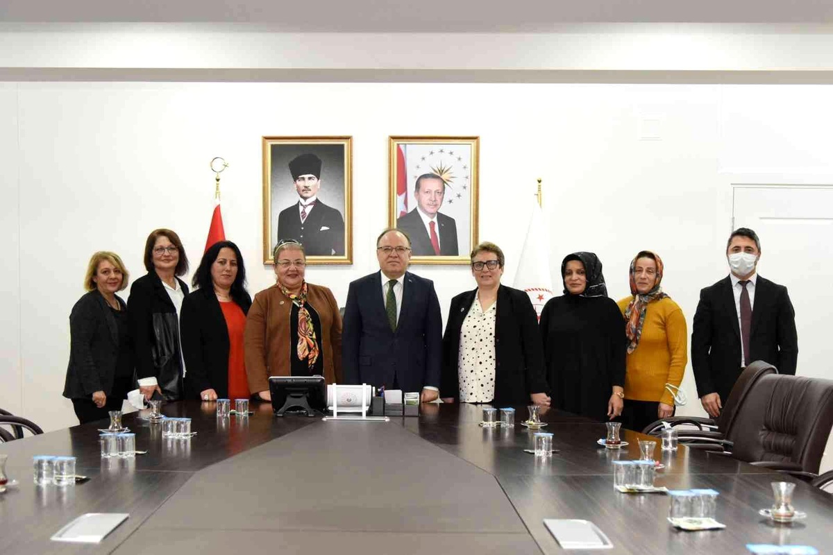 Vali Mustafa Tutulmaz, kadın muhtarları ağırladı