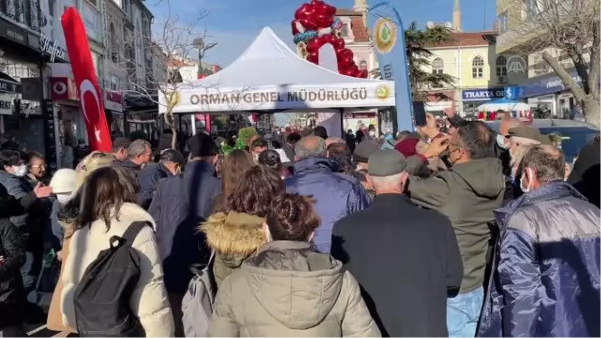 "Yeni yıla fidan dikerek gir" kampanyasında dağıtılan 3 bin fidan kısa sürede bitti