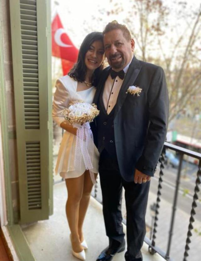 72 yaşındaki Erman Toroğlu, el ele görüntülendiği genç sevgilisiyle evlendi