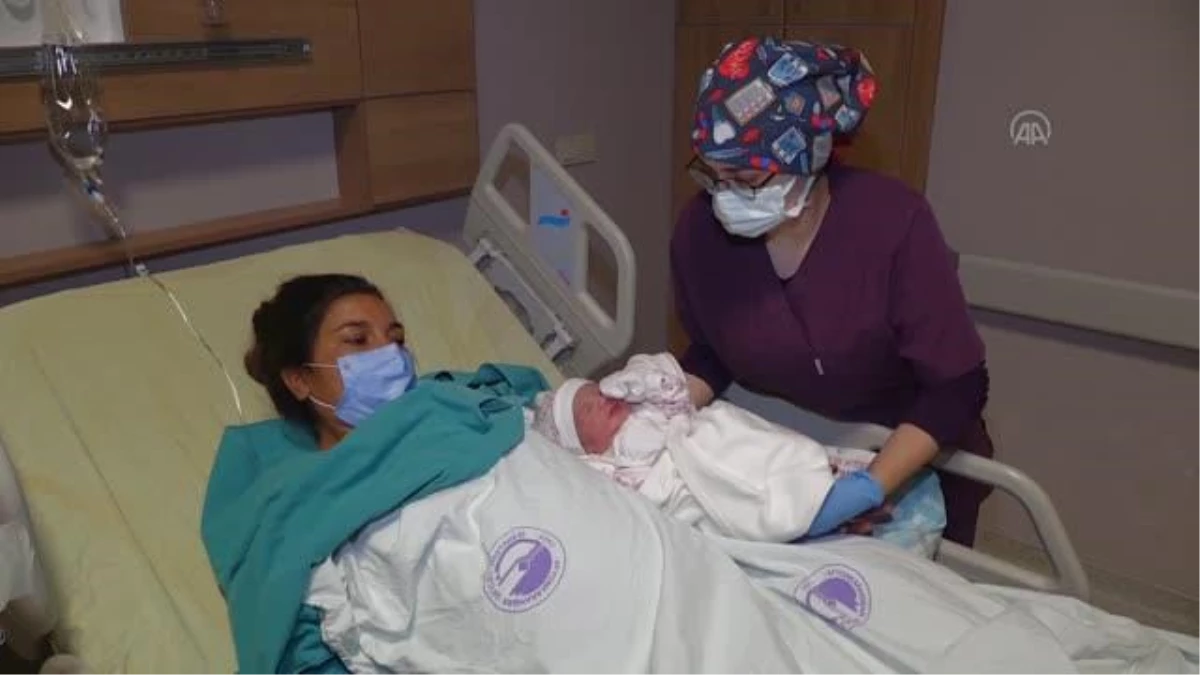 AFYONKARAHİSAR - Yeni yılın ilk bebeği dünyaya geldi