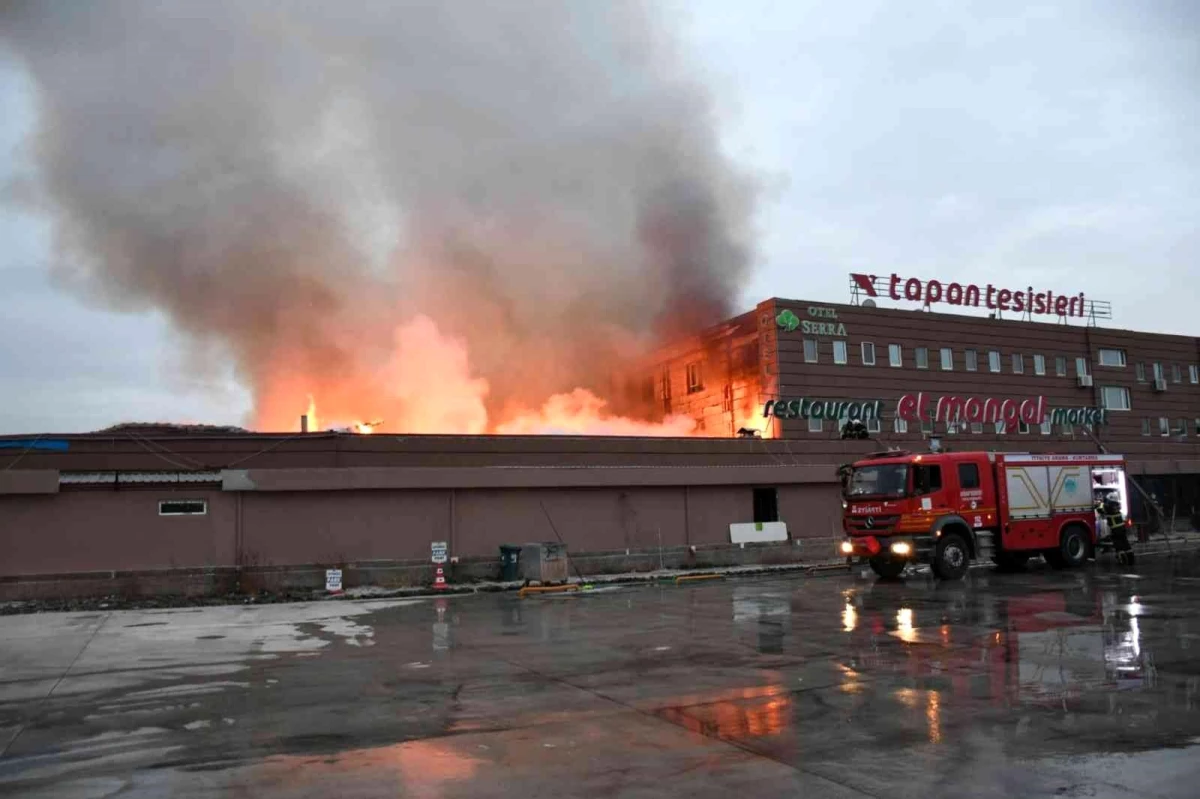 Aksaray\'da benzin istasyonunun restoran ve oteli alev alev yandı