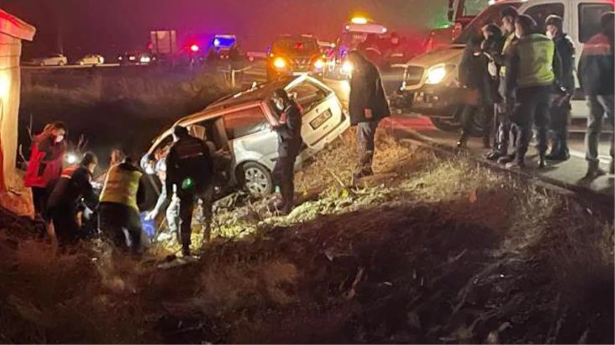 Yeni yılın ilk dakikalarında feci kaza! İki araç çarpıştı, 7 kişi yaşamını yitirdi