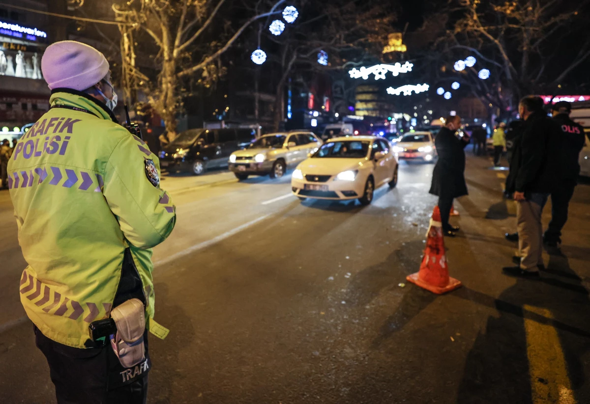 Son dakika... Ankara Valisi Şahin, yılın son akşamında görev başındaki polisleri ziyaret etti