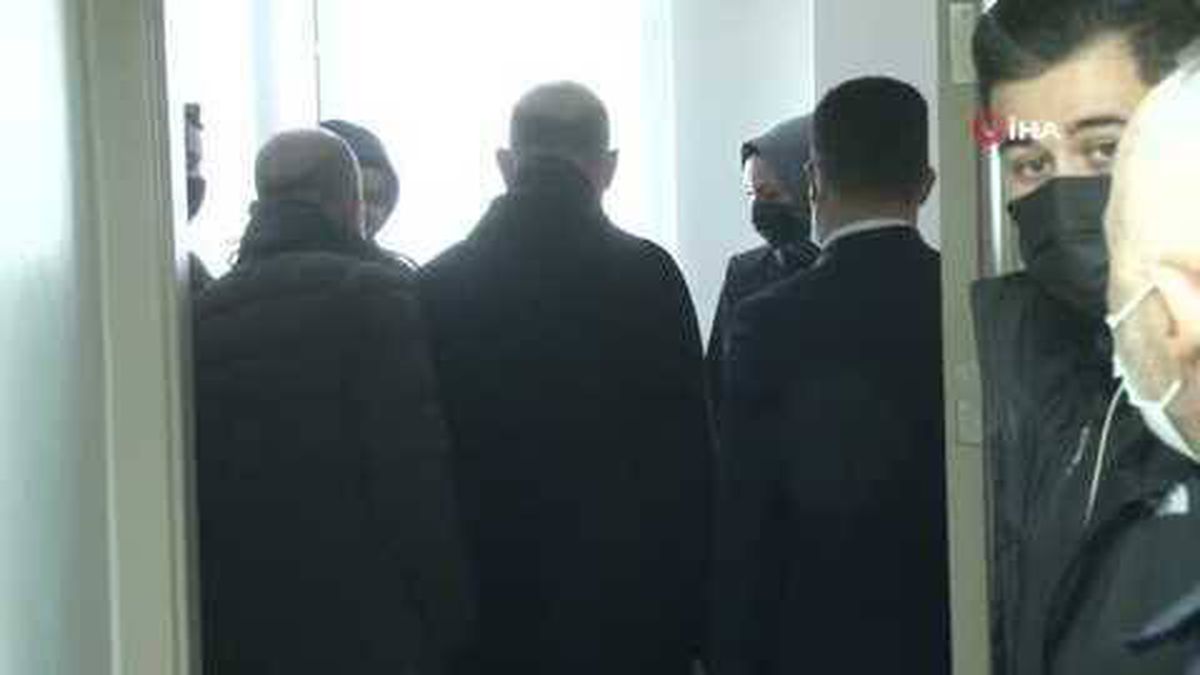 Bakan Soylu yaralı polisi hastanede ziyaret etti