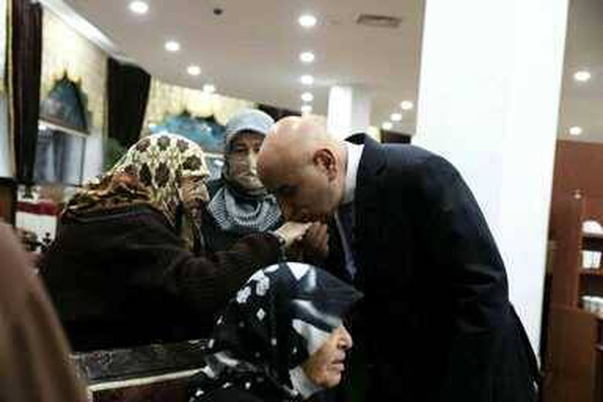 Keçiören Belediye Başkanı Altınok\'tan huzurevine yeni yıl ziyareti