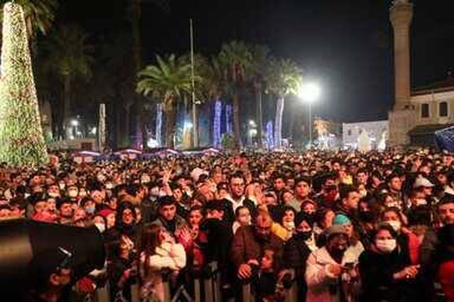 Bodrum'da binlerce kişi meydanları doldurdu