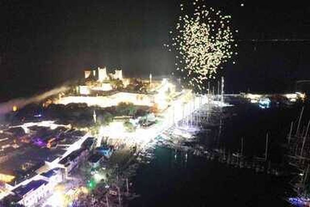 Bodrum'da binlerce kişi meydanları doldurdu