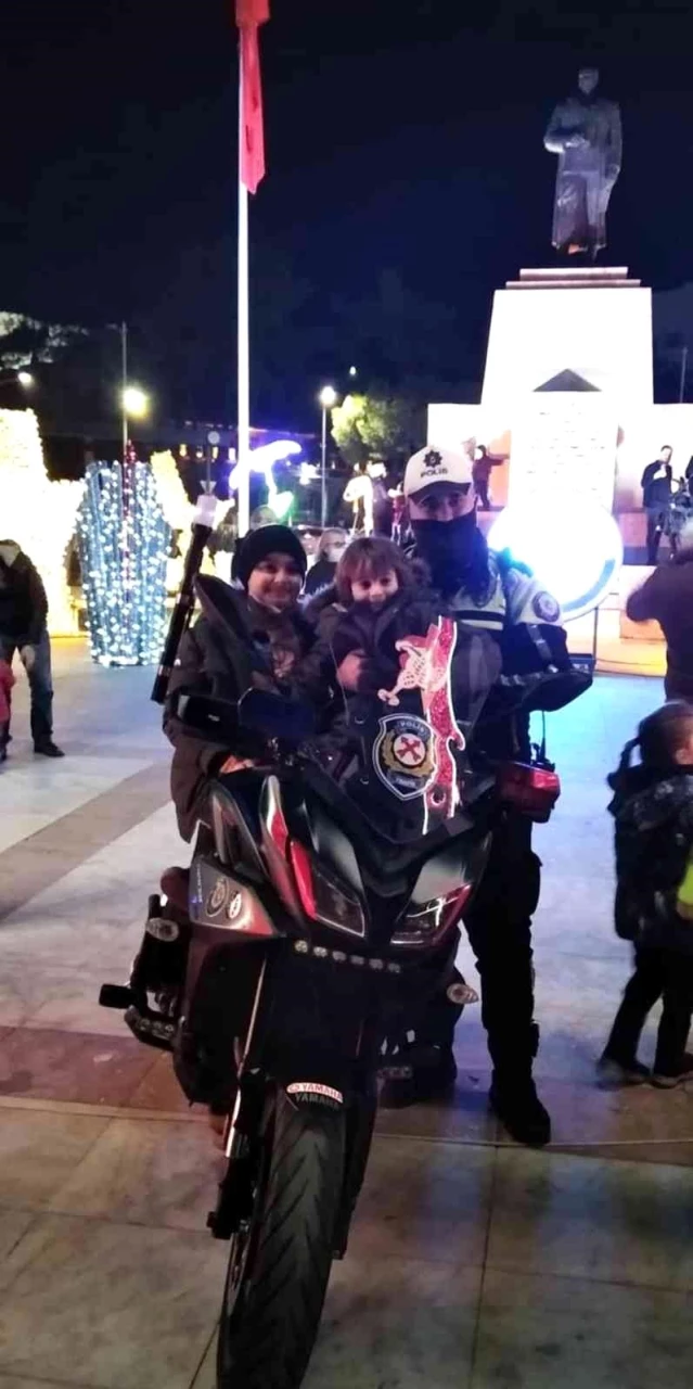 Son dakika yerel: Çocuklar yeni yıla trafik ekiplerinin motosikletlerinde girdi