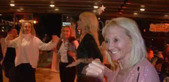 Didim'de yaşayan İngilizler yılbaşını Türklerle birlikte kutladı