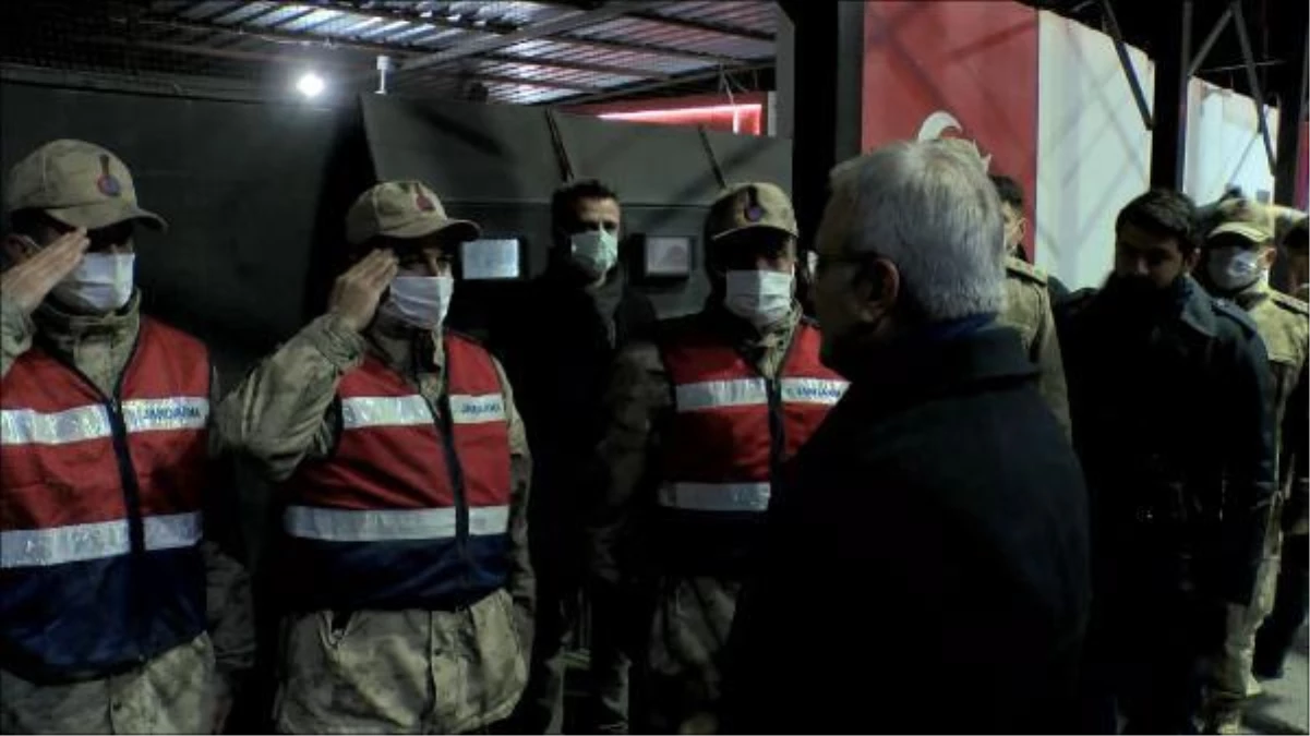 Diyarbakır Valisi Karaloğlu, yeni yılda güvenlik görevlileriyle denetim yaptı