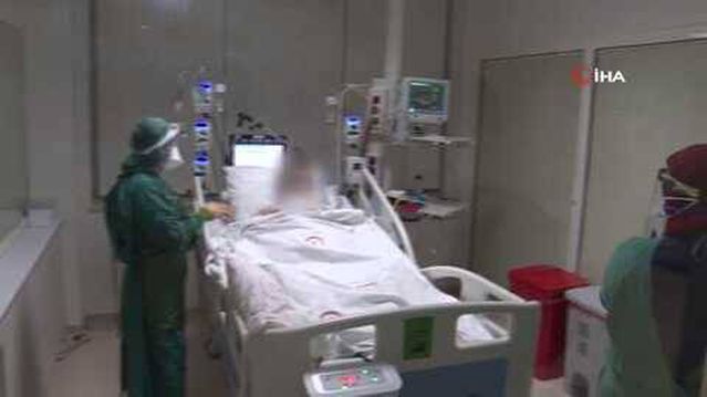 Herkes eğlenirken onlar yoğun bakım ünitesinde korona virüs hastalarına nefes oldu