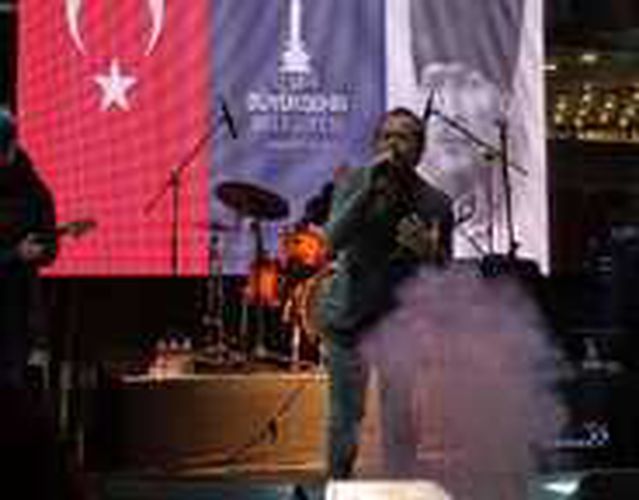 İzmirliler 2022'ye müzikle girdi
