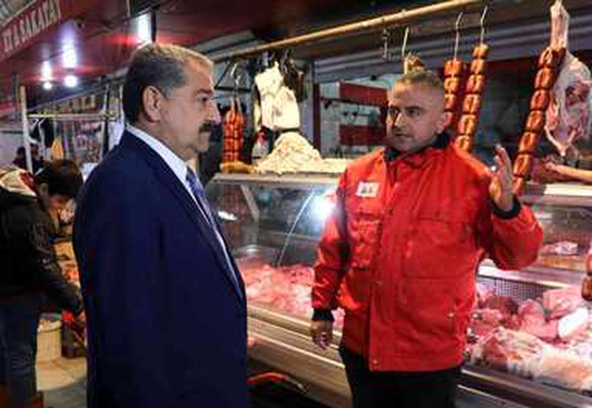 Kasaplarda et fiyatları düştü, zincir marketlerde cep yakıyor