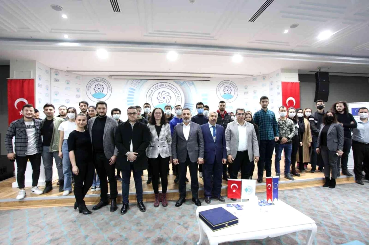 Üniversiteliler, Bursa AB Bilgi Merkezi ile sosyal medyada dezenformasyonu konuştu