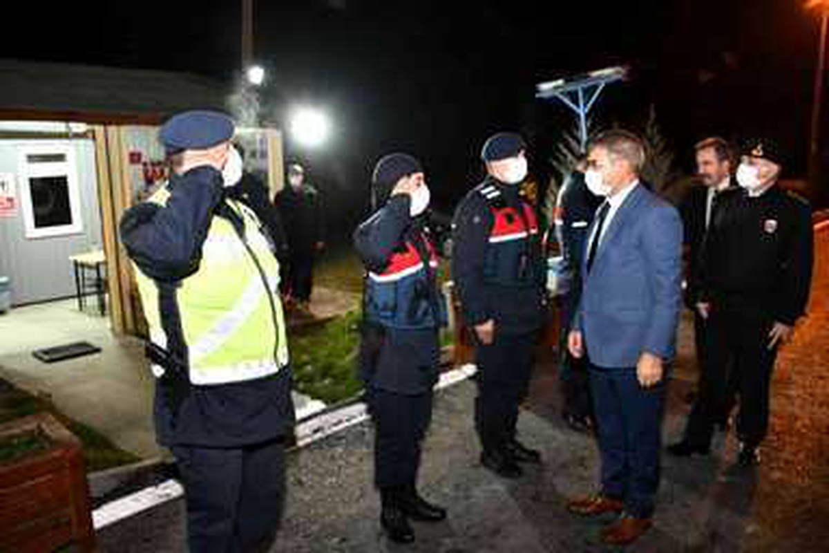 Vali Gürel sağlık çalışanlarının ve güvenlik güçlerinin yeni yılını kutladı