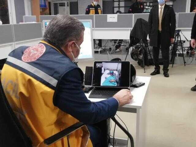 Yeni yıla sağlık çalışanlarıyla giren Bakan Koca, salgında sevindirici noktaya değindi: Hastane yükümüzün düşük olması sevindirici Yeni yıla sağlık çalışanlarıyla giren Bakan Koca, salgında sevindirici noktaya değindi: Hastane yükümüzün düşük olması sevindirici