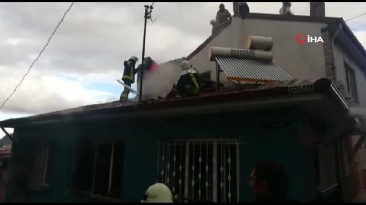4 kişilik aile yangından komşularının yardımıyla kurtuldu