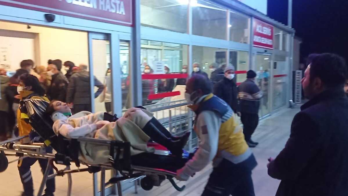 Adana\'da iki otomobilin çarpıştığı kazada 4 kişi yaralandı