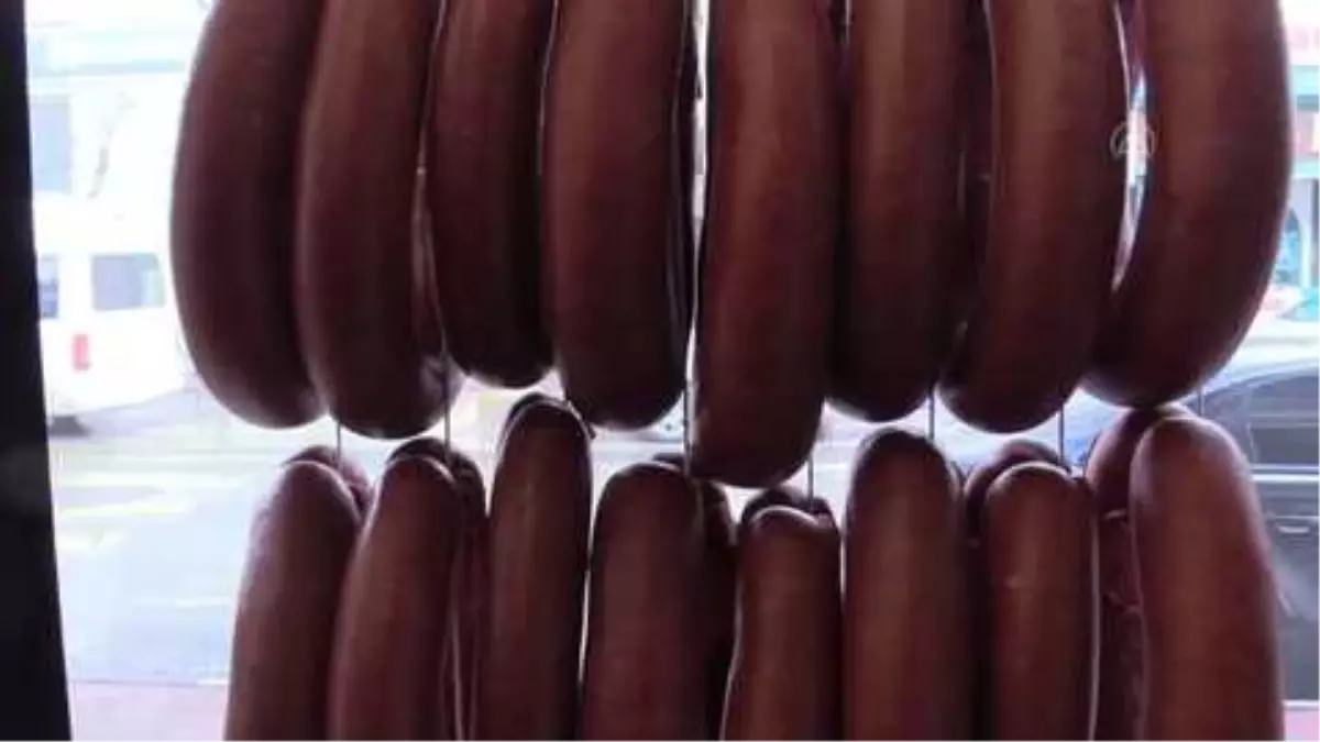 AFYONKARAHİSAR - Gastronomi şehri Afyonkarahisar\'ın damak çatlatan lezzeti "külde sucuk"