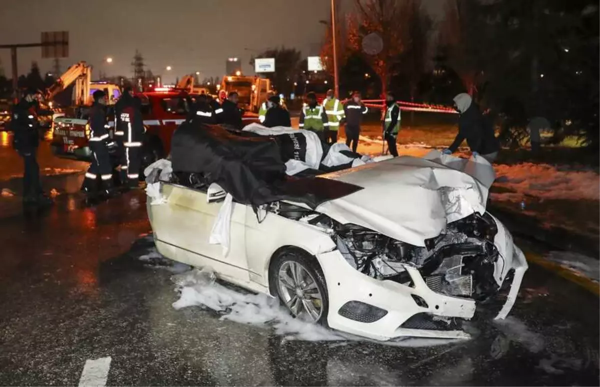 Son dakika gündem: Direğe çarptıktan sonra yanan otomobilin sürücüsü öldü