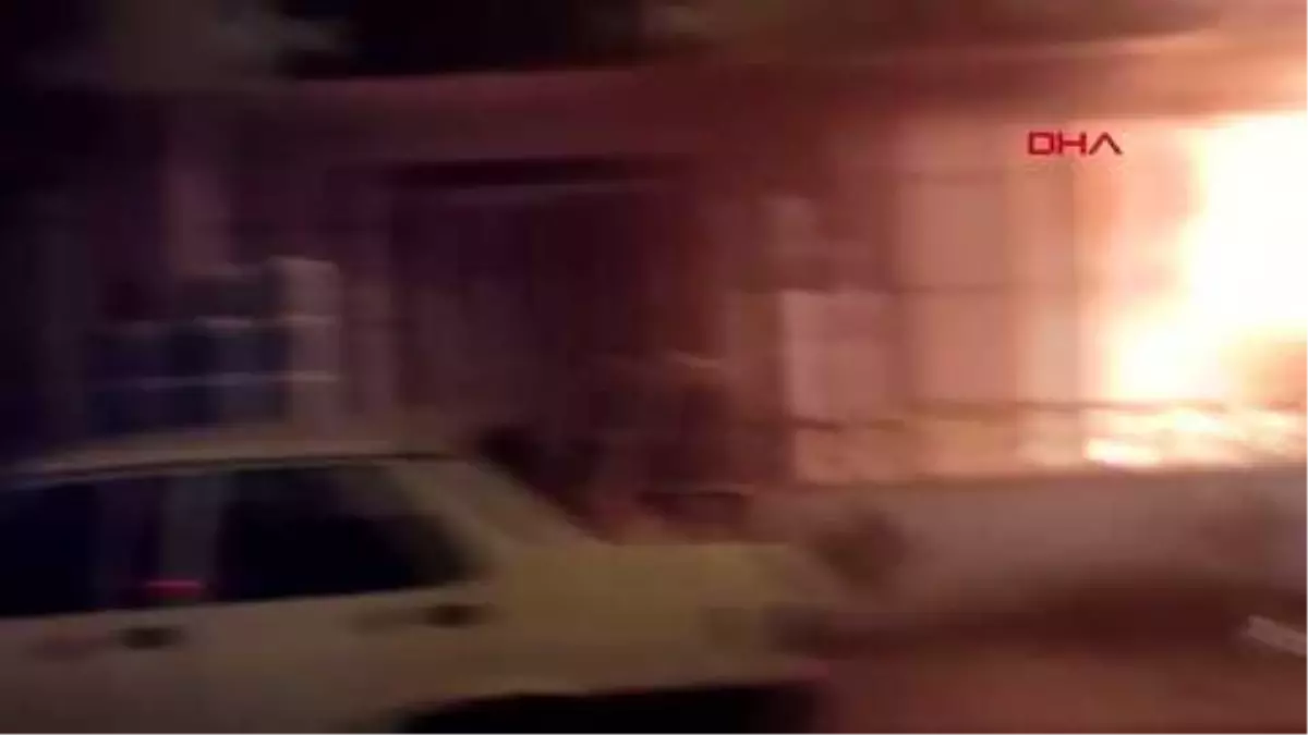 Son dakika... APARTMANDAKİ YANGINDA 15 KİŞİYİ İTFAİYE KURTARDI