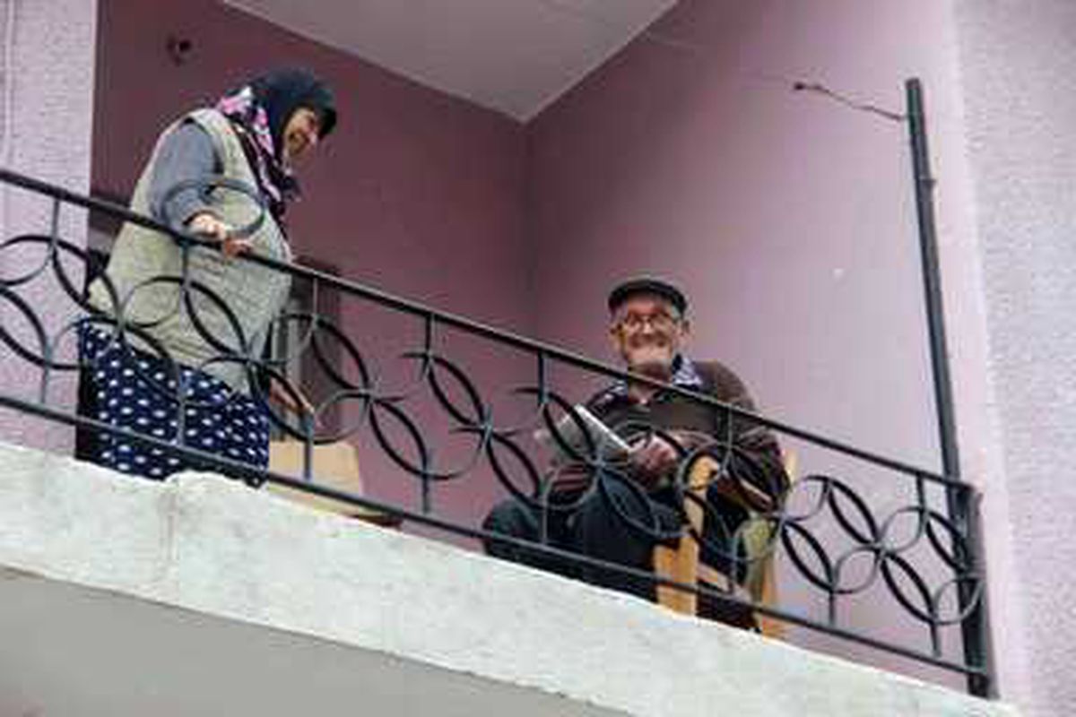 Aydın\'da 81 yaşındaki Nevzat amca gençlere örnek oluyor