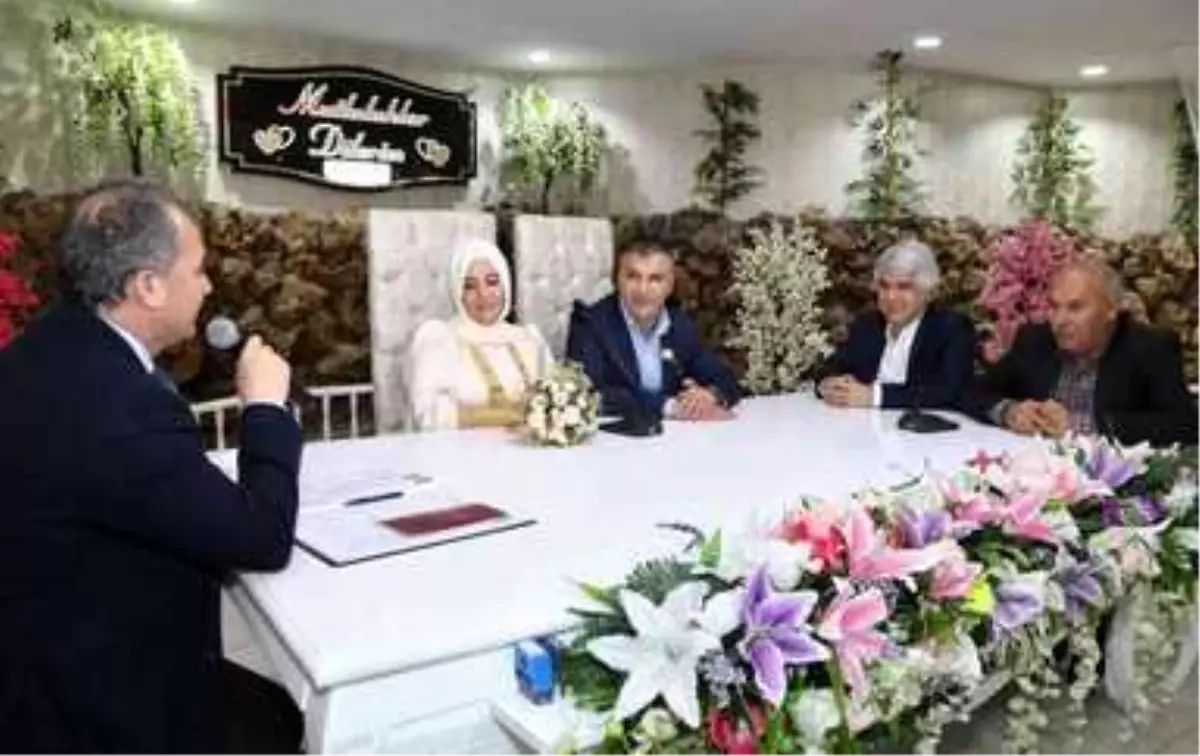 Bir yılda 2 bin 217 kişi nikah kıydı