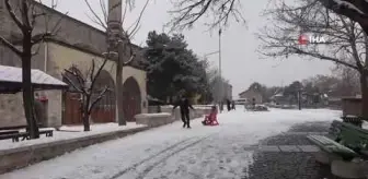Elazığ'da yılın ilk karı yağdı