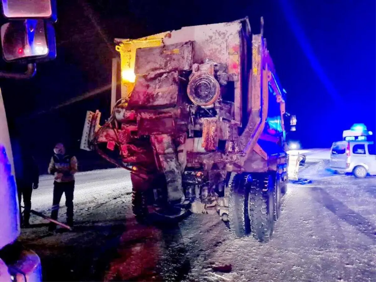 Son dakika haberleri... Kars\'ta zincirleme trafik kazasında 3 kişi yaralandı