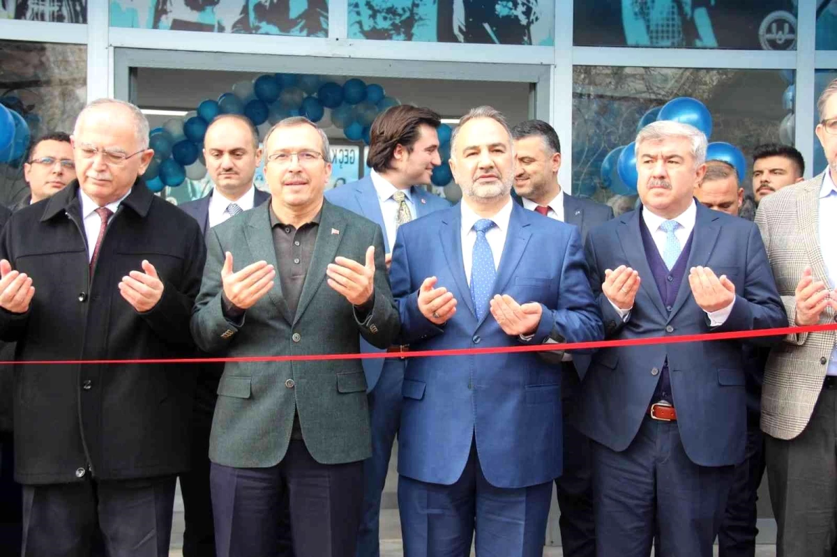 Akhisar Diyanet Gençlik Merkezinin resmi açılışı yapıldı