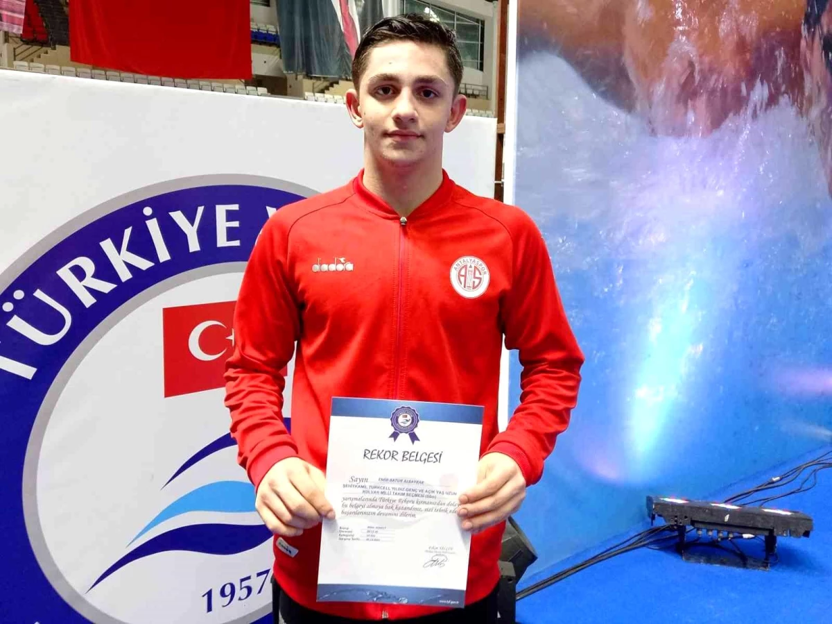 Antalyasporlu yüzücü Albayrak\'tan 3 yeni Türkiye rekoru