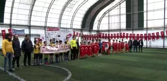 Son dakika haber... Bayrampaşa'da minik futbolcular, şehit yakınları için ter döktü