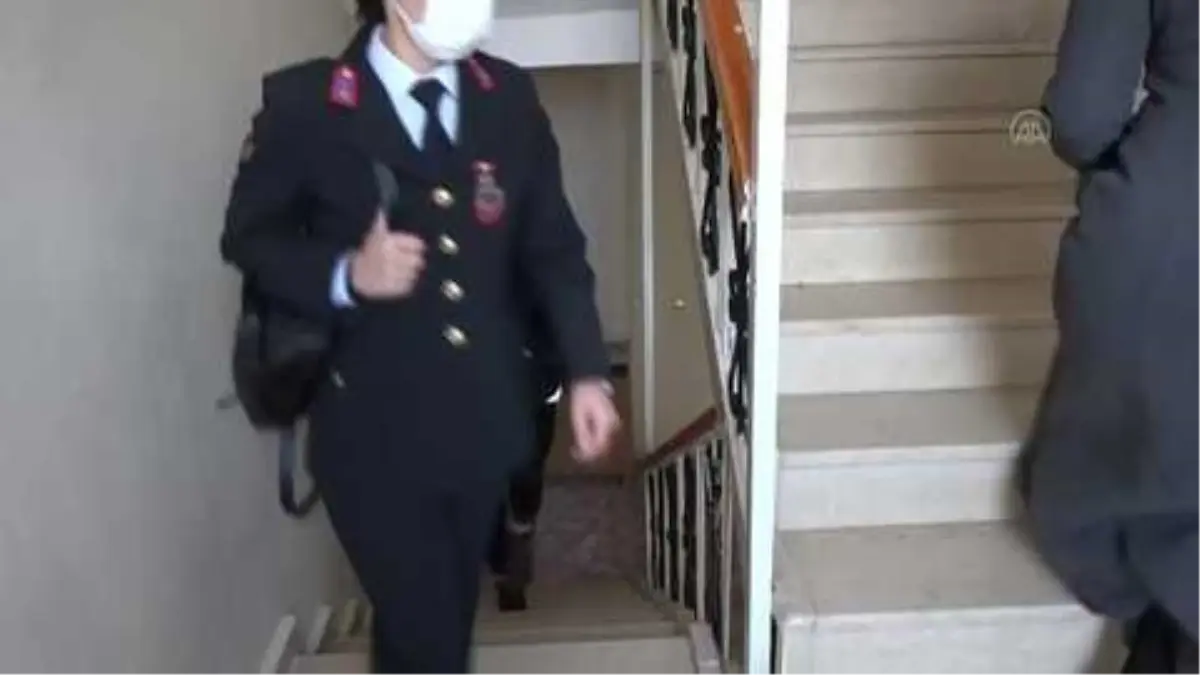 Erciş ilçesinde güvenlik güçleri ve sosyologlar, KADES\'i anlattı