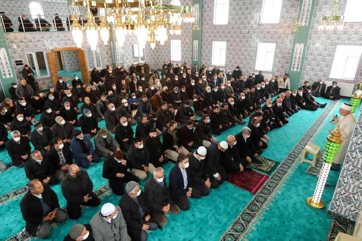Karagündüz Mahallesi\'nde bin 500 kişilik cami ibadete açıldı