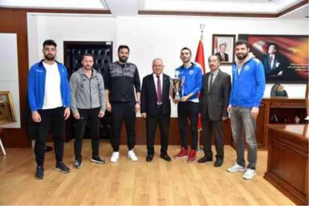 KMÜ erkek basketbol takımı şampiyon oldu