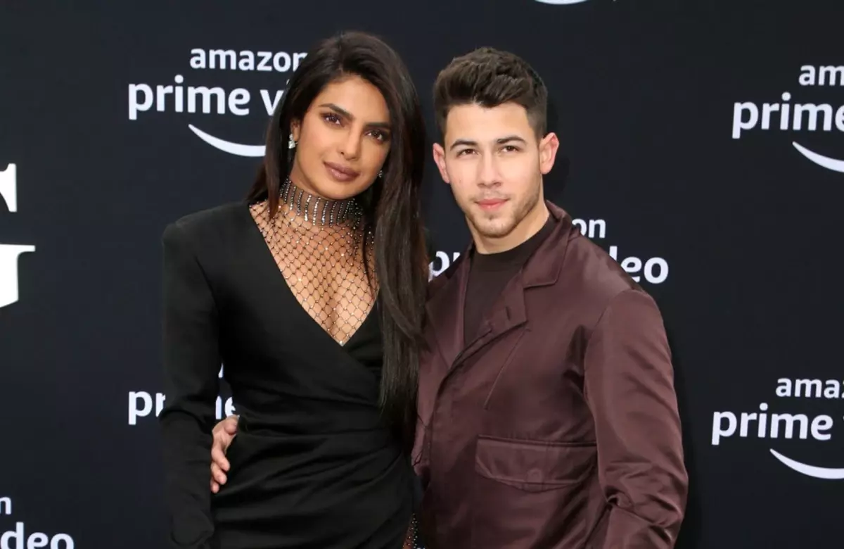 Priyanka Chopra ve Nick Jonas Noel\'de hasret giderecek