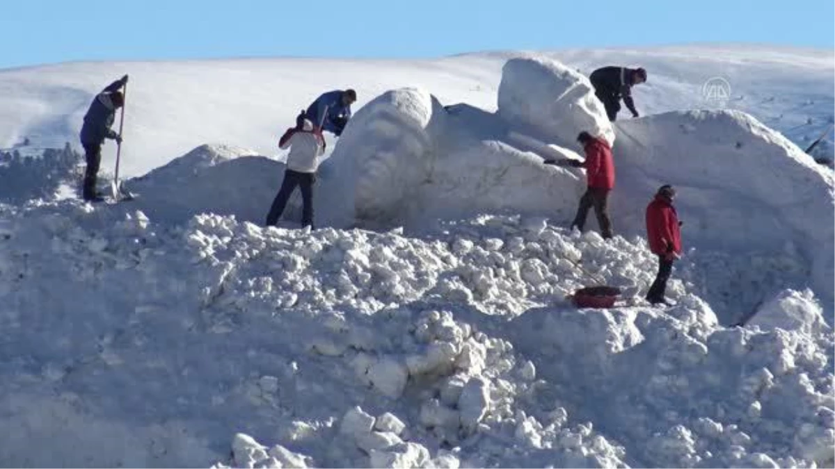 "Sarıkamış Şehitleri"ni temsilen kardan asker heykelleri yapılıyor