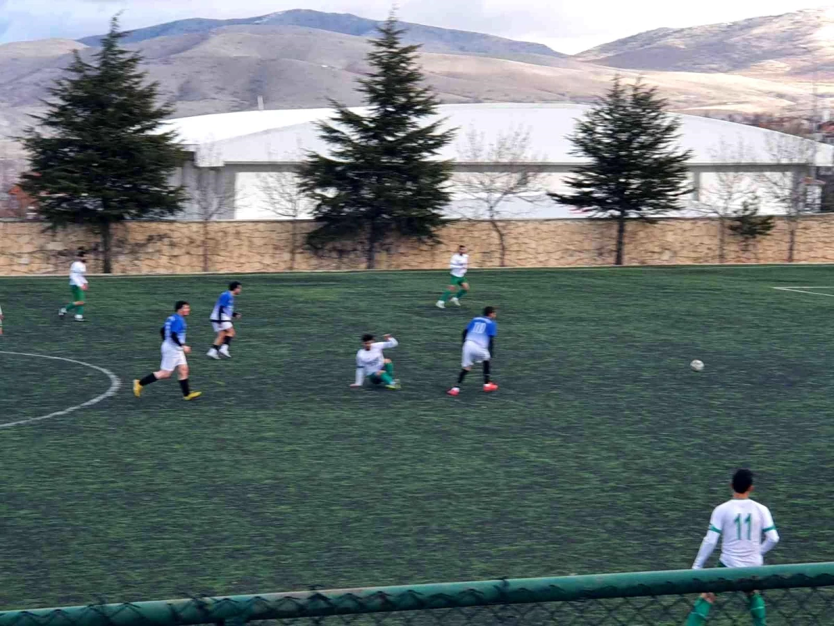Şuhut Hisarspor, Bayatspor\'a gol olup yağdı