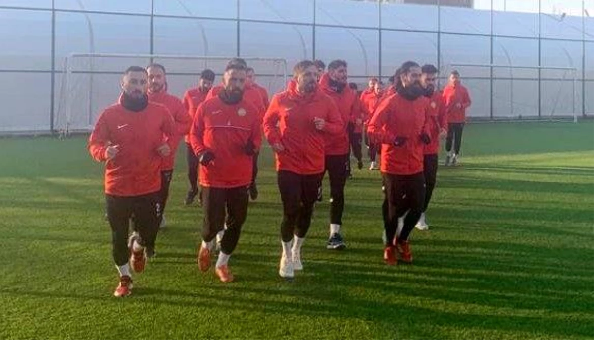 Talasgücü Belediyespor ikinci yarı için topbaşı yaptı