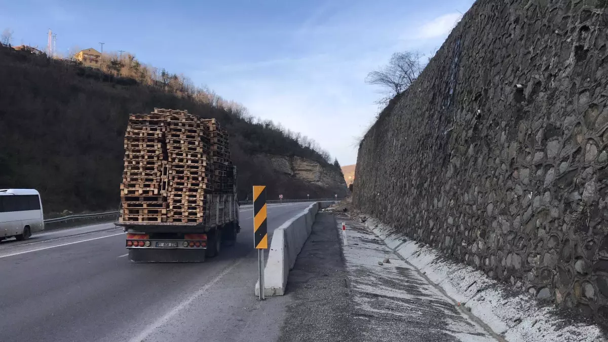 Zonguldak\'ta heyelan nedeniyle kapanan kara yolu ulaşıma açıldı