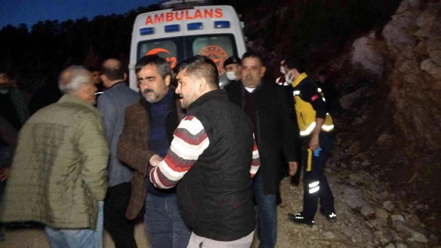 Antalya'da tomruk yüklü kamyonun altında kalan şoför hayatını kaybetti