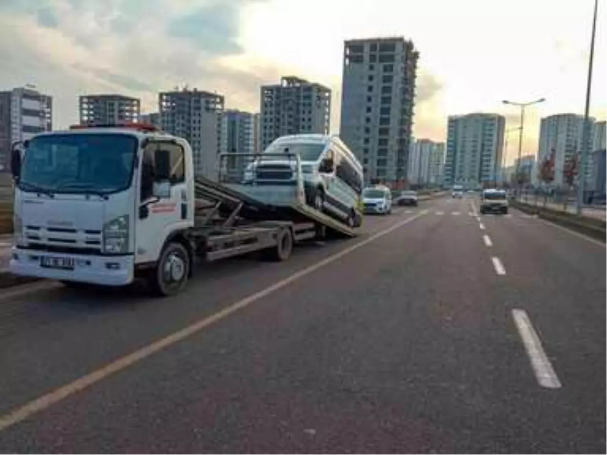 Diyarbakır\'da zabıta ekiplerinden servis araçlarına denetim