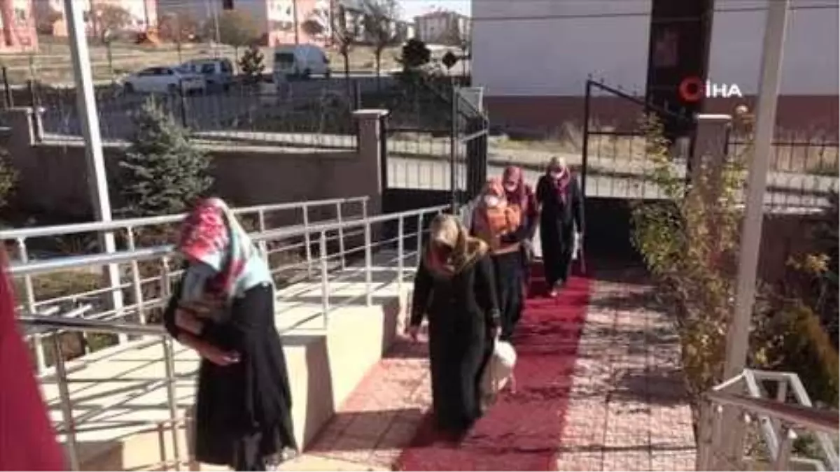 Erciş'te 625 kadın okuma yazma öğrendi