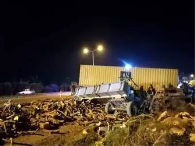 Hatay'da tır, traktöre çarptı, sıkışan sürücü kurtarıldı