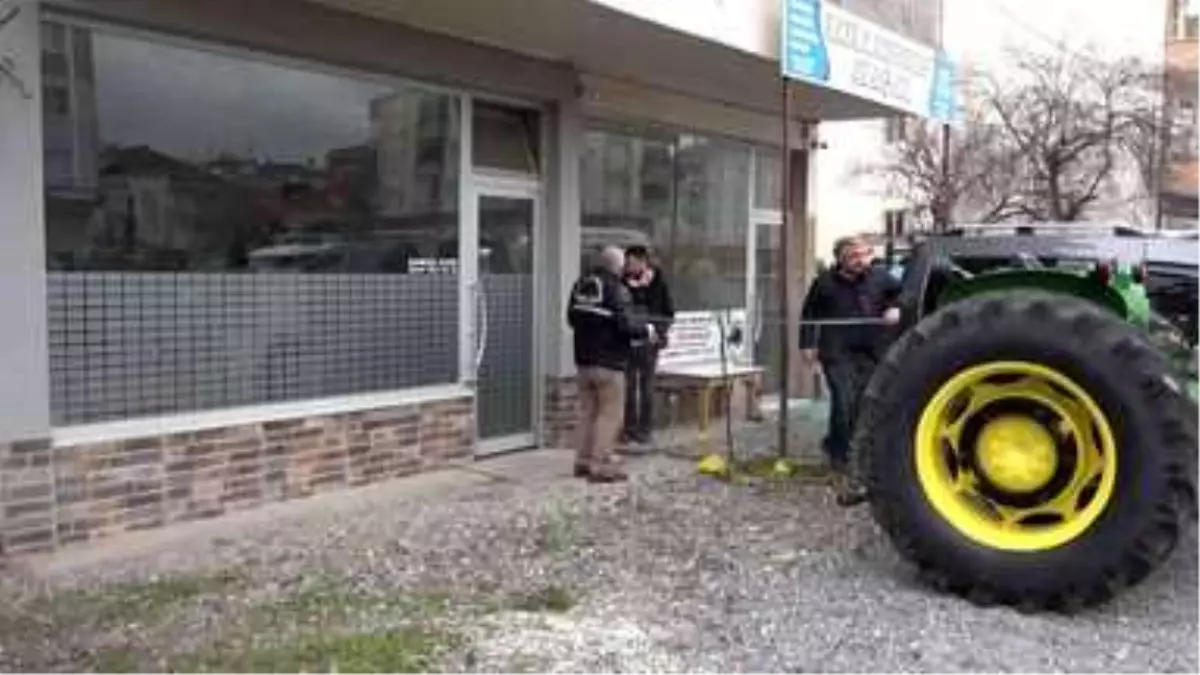 İş yerleri arasında traktör parkı kavgası: 1 yaralı