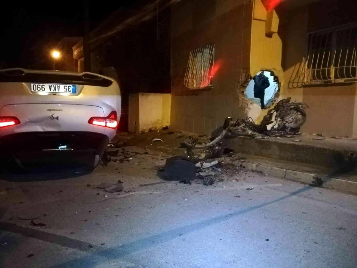 Son dakika haber: İzmir\'de film sahnelerini aratmayan kovalamaca: İş yeri sahibi kovaladığı motosiklet hırsızı zanlısına otomobille çaptı: 1 ölü, 2 yaralı