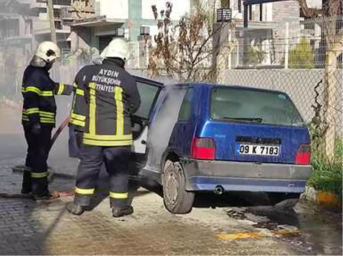 Park halindeki otomobil yandı